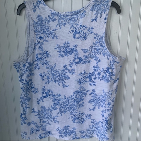 Dept. 222 (XL) White Sleeveless w/Blue Floral Print, V-Neck, w/decorative pocket - Picture 4 of 5